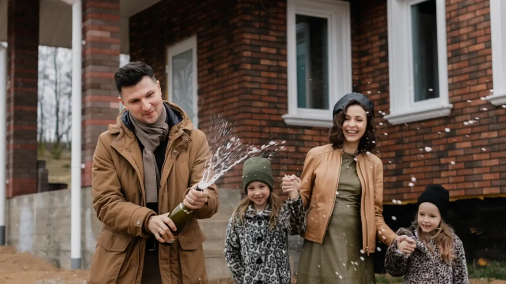 celebracion de la compra de una casa